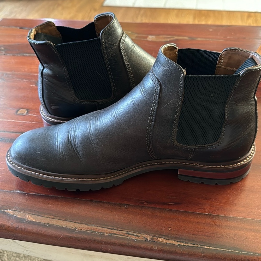 Johnston and Murphy Lugged Chelsea Boot